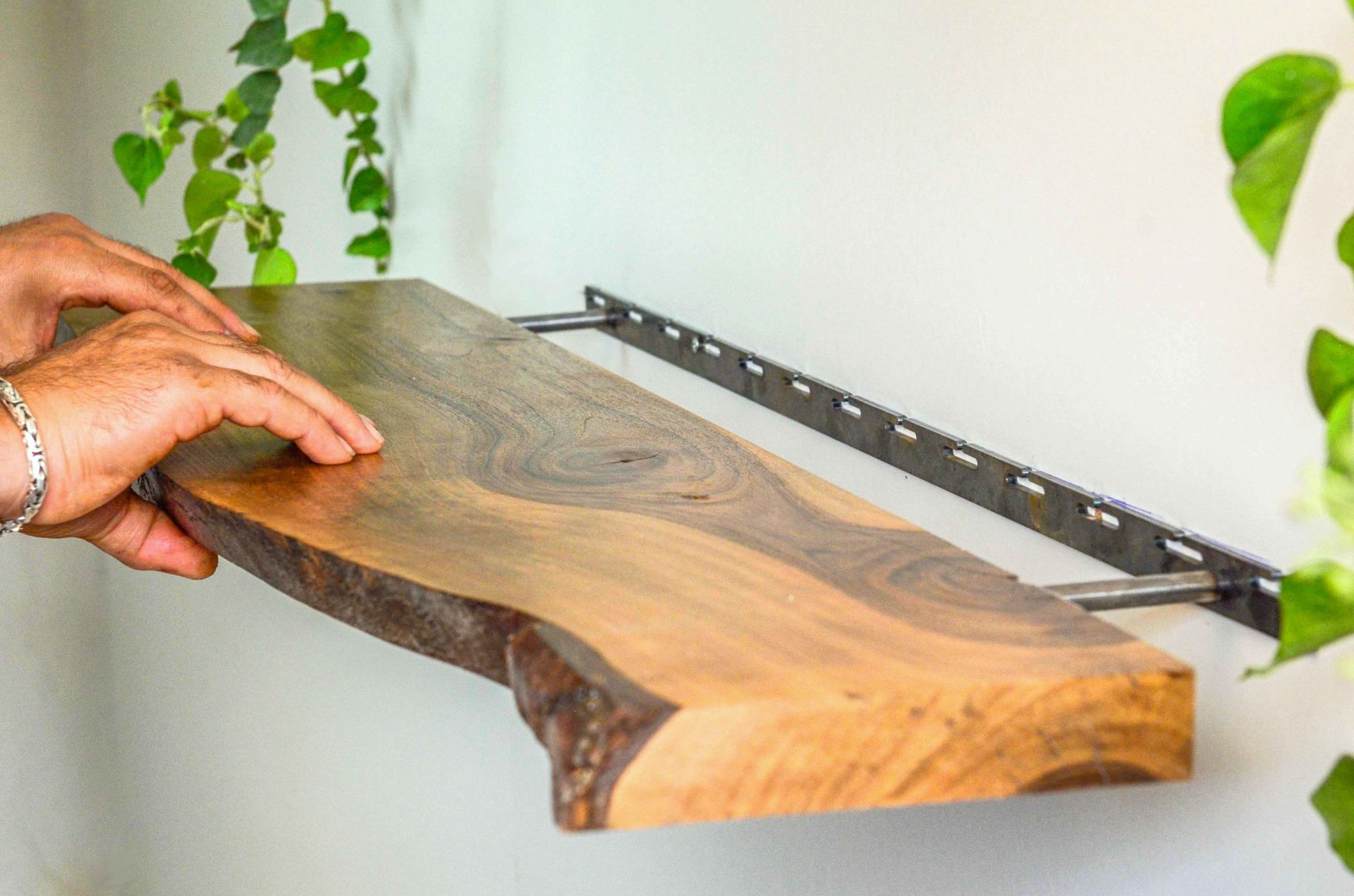 Serviceberry Duvar Rafı